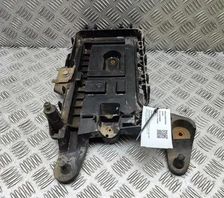 Volkswagen Caddy Battery box tray 1K0915333