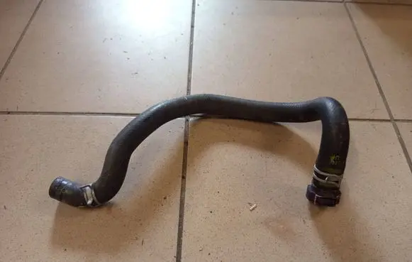 Coolant pipe/hose