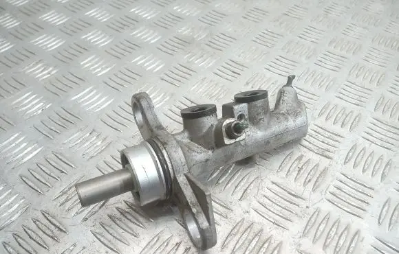 Master brake cylinder