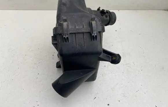 Toyota Avensis Verso Air filter box 1770127180