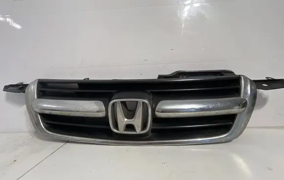 Honda CR-V Front bumper upper radiator grill