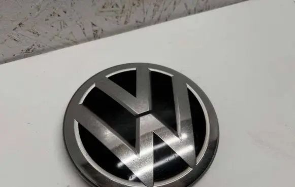 Volkswagen Caddy Manufacturer badge logo/emblem 2K5853601A