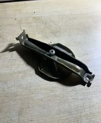 Battery bracket
