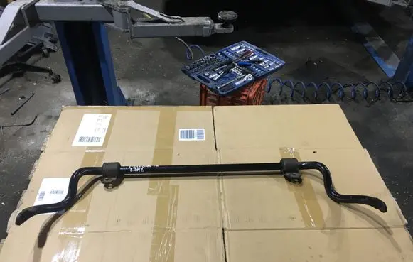 Mercedes-Benz E C207 W207 Front anti-roll bar/sway bar A2043232965