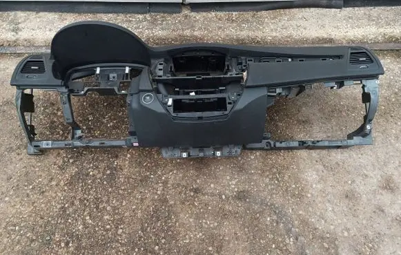 Renault Laguna III Dashboard 681000032r
