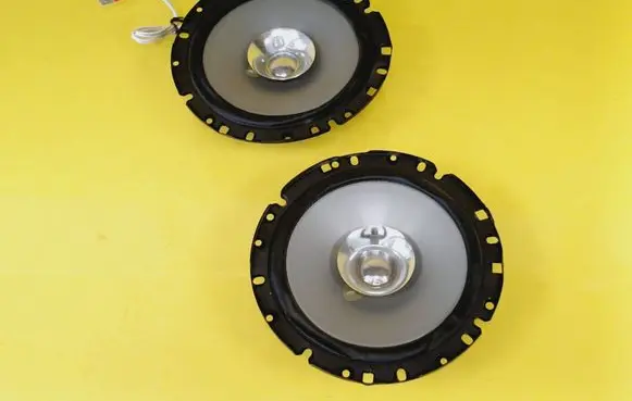 Nissan Micra Front door speaker