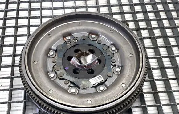 Audi Q3 F3 Dual mass flywheel 05E105266F