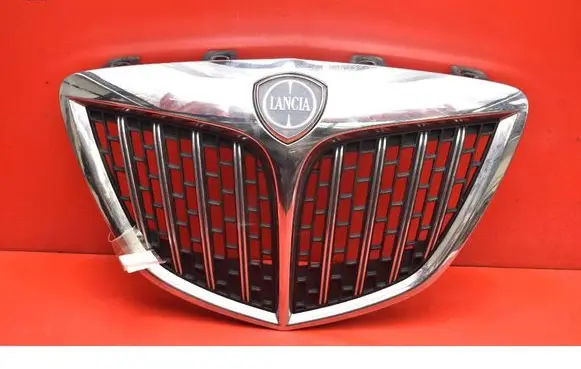 Chrysler Delta Front grill 735485930