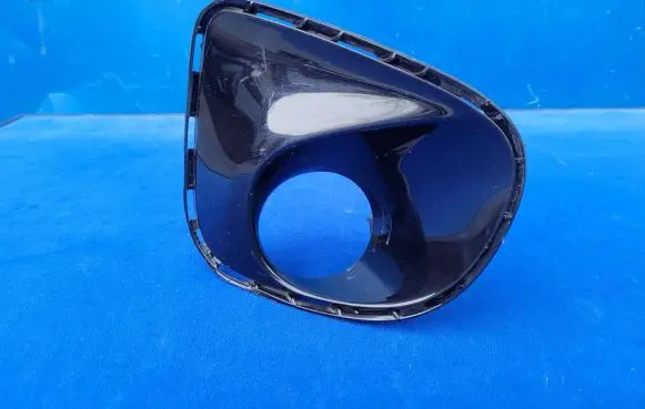 Toyota Avensis T270 Front bumper lower grill 8148105040
