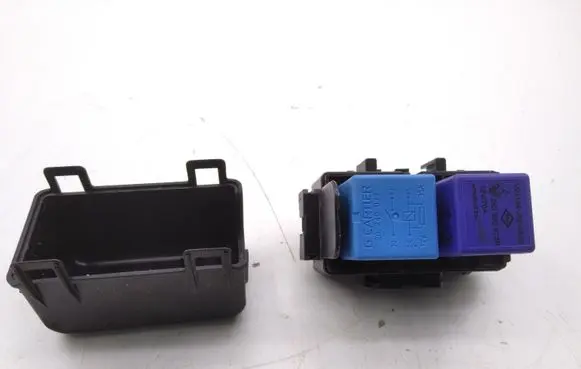 Dacia Lodgy Fuse module 8200222933B 252300973R