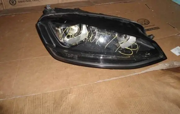 Volkswagen Golf VII Headlight/headlamp