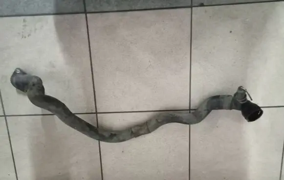 Volkswagen Golf V Engine coolant pipe/hose 038121121D PA66GF30