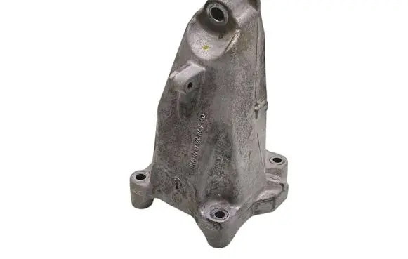 Mercedes-Benz C W205 Engine mounting bracket A2742234800