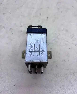 Mercedes-Benz E W124 Other relay 2015403245 897162