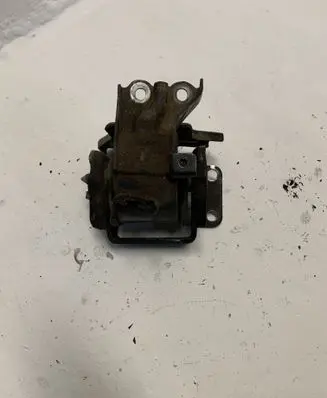 Hyundai Tucson JM Gearbox mount 218142E400