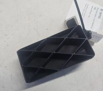 Radiator mount bracket