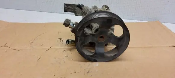 Toyota Avensis T250 Power steering pump 32100