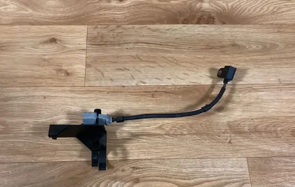Volkswagen PASSAT B6 Crankshaft position sensor 9805940 140603