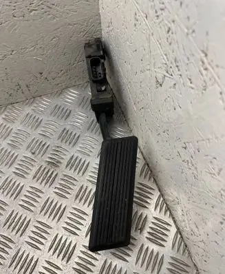 Chrysler Voyager Accelerator throttle pedal 014PE4056