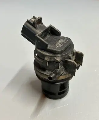 Mazda 6 Windscreen/windshield washer pump 8603109170