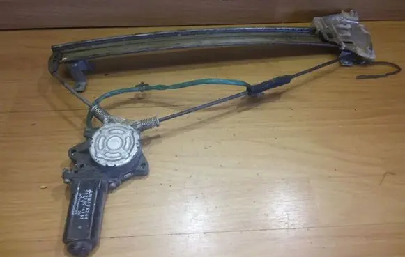 Mitsubishi Sigma Front door window regulator with motor MB676294