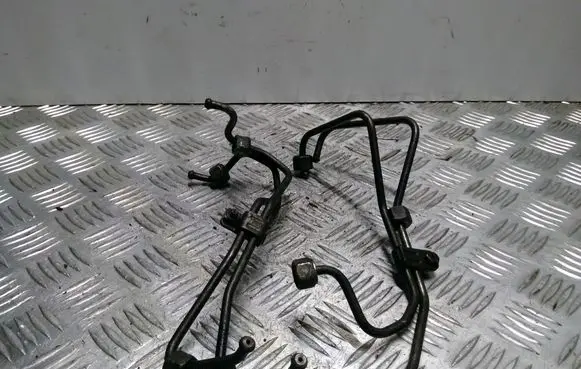 Fuel injector supply line/pipe