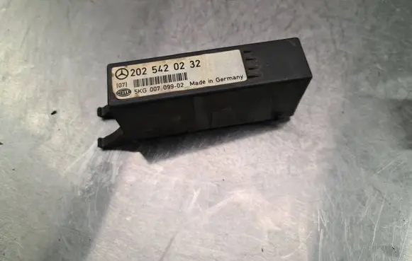 Mercedes-Benz C W203 Other control units/modules 2025420232 5KG00709902