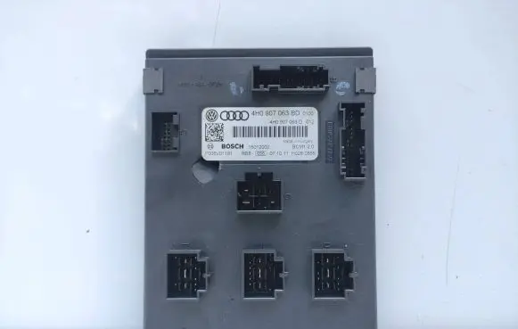 Audi A8 S8 D4 4H Comfort/convenience module 4H0907063BD 15012002 F005V01181