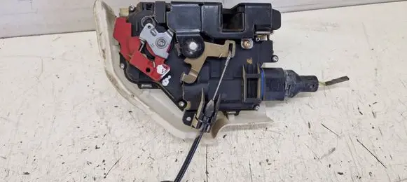 Volkswagen Jetta V Front door lock 3D1837016