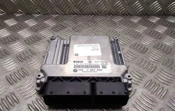 BMW 1 E81 E87 Engine control unit/module 0281013537 7807529