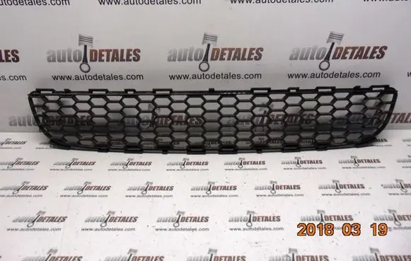 Toyota Corolla Verso AR10 Front bumper lower grill 53112-0F010