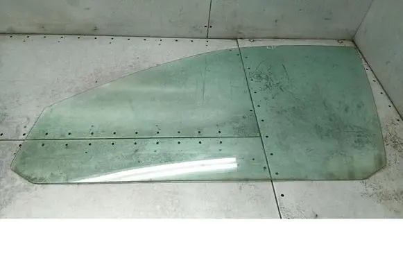 Audi A4 S4 B5 8D Front door window glass four-door 