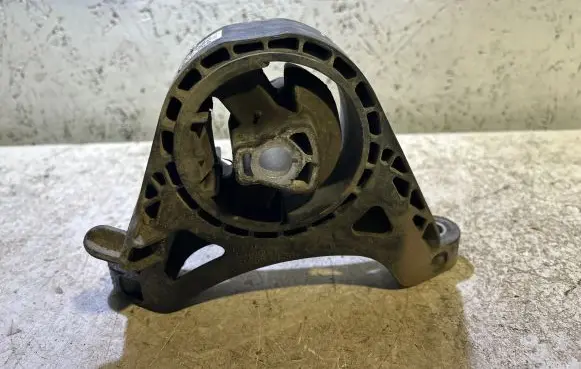 Opel Insignia A Engine mount bracket 13227769