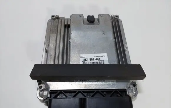 Audi A5 8T 8F Engine control unit/module 8K1907401
