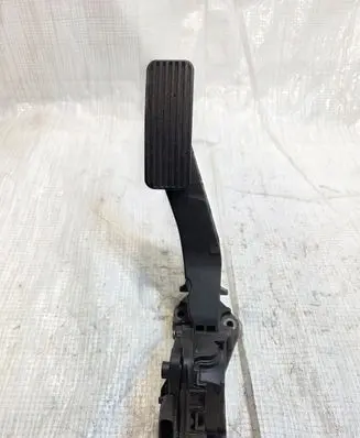 Opel Astra K Brake pedal 13373777