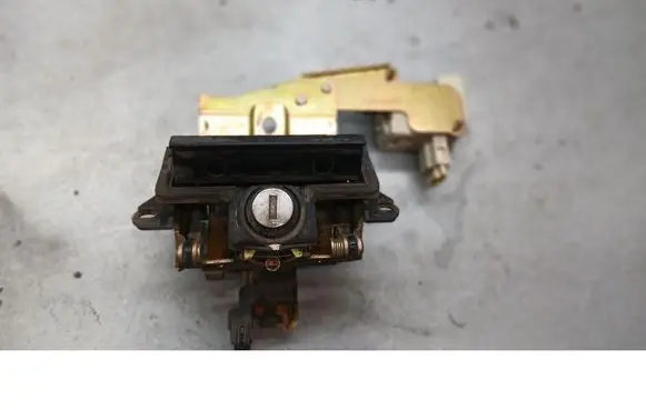 Skoda Octavia Mk1 (1U) Tailgate/trunk/boot exterior handle 1U6827565B