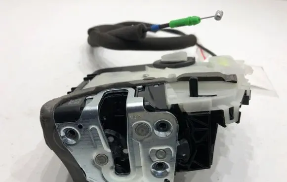 Lexus LBX Rear door lock 