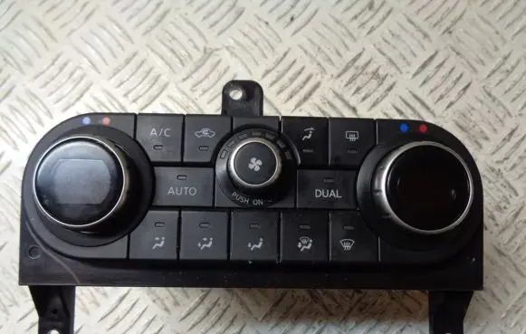 Nissan Qashqai Climate control unit 27500BR47B
