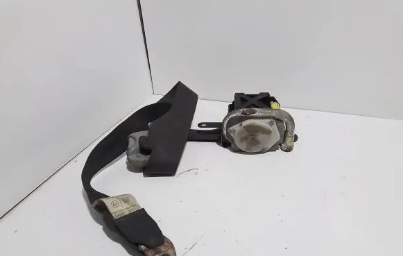 Toyota Avensis Verso Front seatbelt 0431038