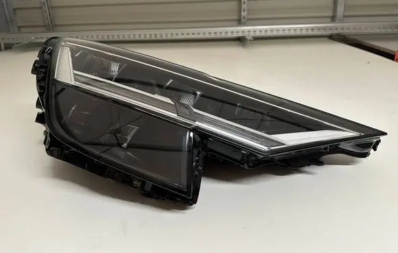 Audi Q8 Headlight/headlamp 4M8941034