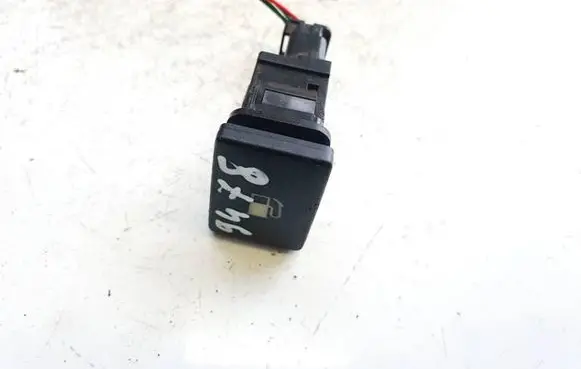 Toyota Avensis T270 Fuel tank opening switch 