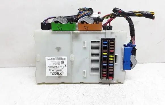 Volvo V70 Fuse module 30765624 30765624AE 7G9T14C256FA