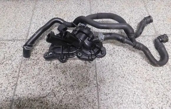 Volkswagen Golf VII Water pump 04L121042L