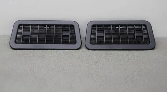 Quarter panel pressure vent