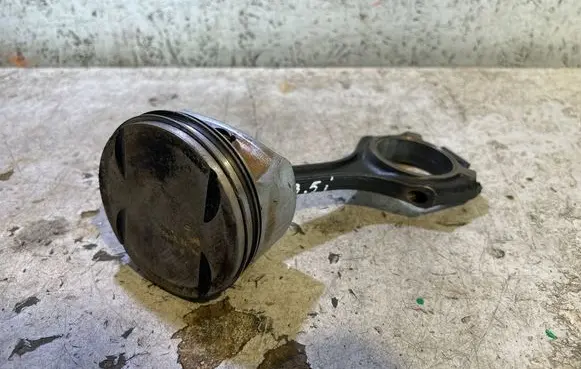 Mercedes-Benz ML W164 Piston with connecting rod 