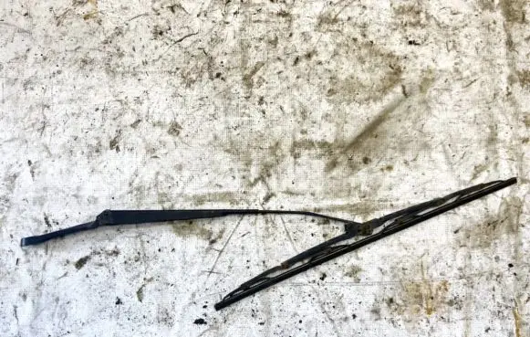 Seat Toledo II (1M) Front wiper blade arm 183323
