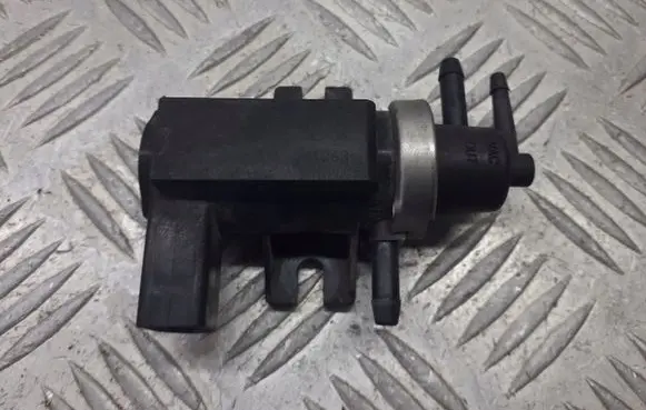 Skoda Octavia Mk1 (1U) Valve vacuum 1J0906627