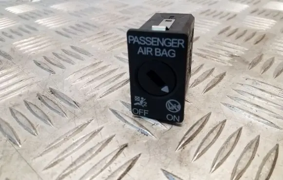 Passenger airbag on/off switch