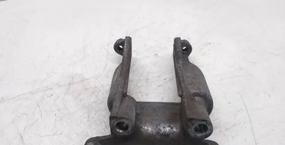 Subaru Outback Engine mounting bracket