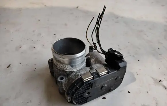Ford Focus Throttle body valve 7S7G-9F991-CA